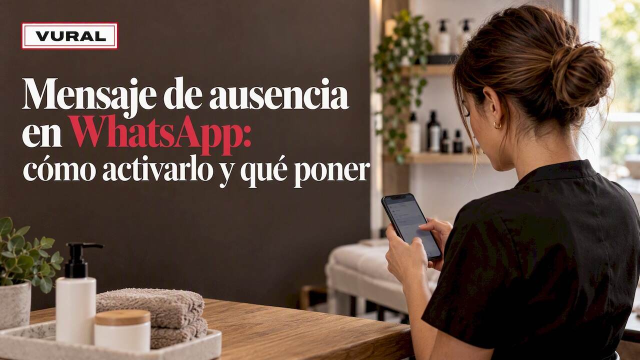 Profesional configurando un mensaje automatico en WhatsApp